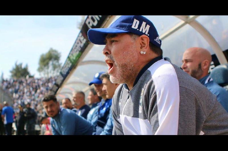 Y al final Maradona continuacutea en Gimnasia