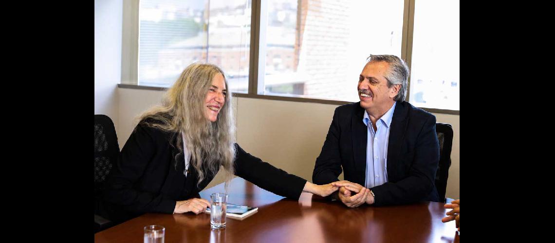 Alberto Fernaacutendez se reunioacute con la cantante y activista Patti Smith
