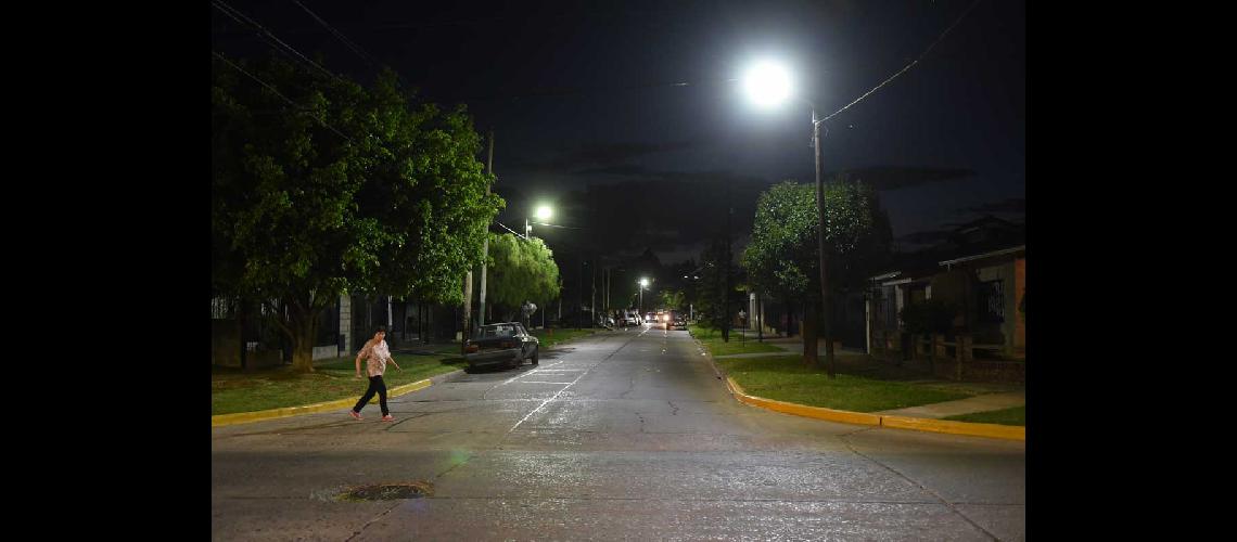 Luces LED- ya se renovoacute el 90-en-porciento- del parque lumiacutenico de Lomas