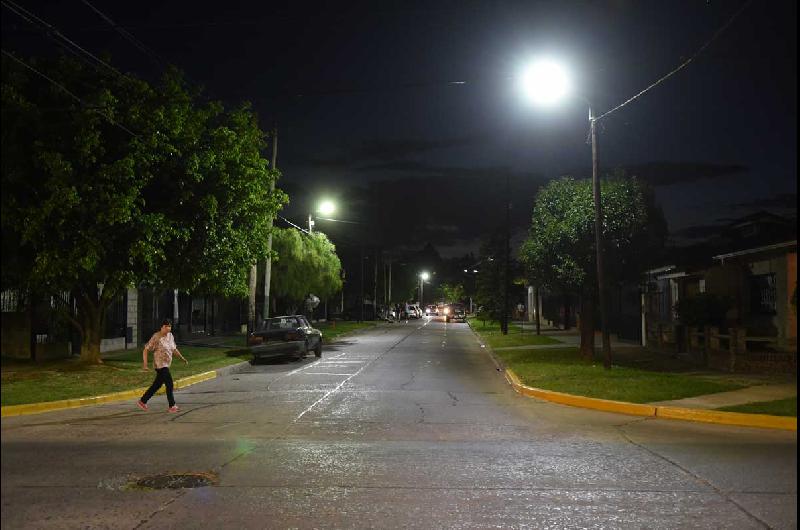Luces LED- ya se renovoacute el 90-en-porciento- del parque lumiacutenico de Lomas