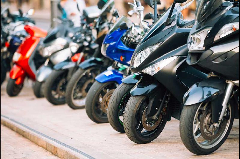 El patentamiento de motos cayoacute maacutes del 40-en-porciento- en noviembre