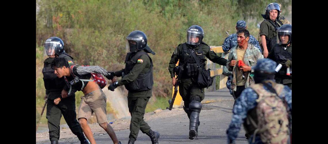 Parlasur denuncia 32 muertos 832 heridos y 1513 detenidos en Bolivia