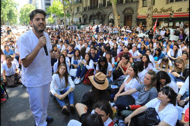 Derogaron la ley de residentes y concurrentes de la Ciudad