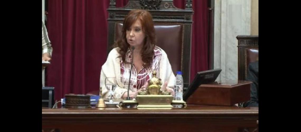Es el debut de la vicepresidenta Cristina Fernaacutendez de Kirchner como titular del cuerpo