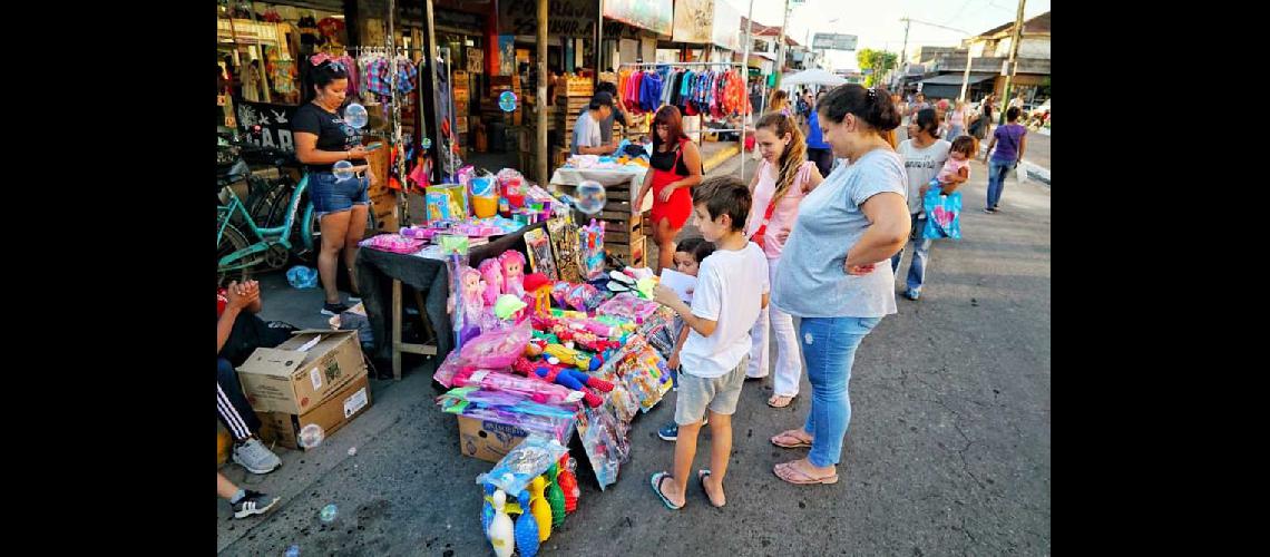 Paseos de compras en distintos puntos de Echeverriacutea por Reyes