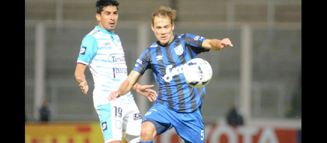 Nery Leyes se acerca a Banfield