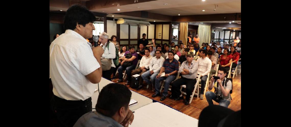 Evo Morales anuncioacute que Luis Arce seraacute el candidato a presidente del MAS