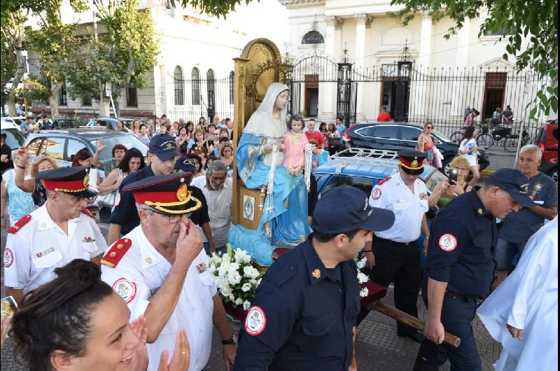 Cientos de vecinos y fieles celebraron la fiesta patronal de Lomas