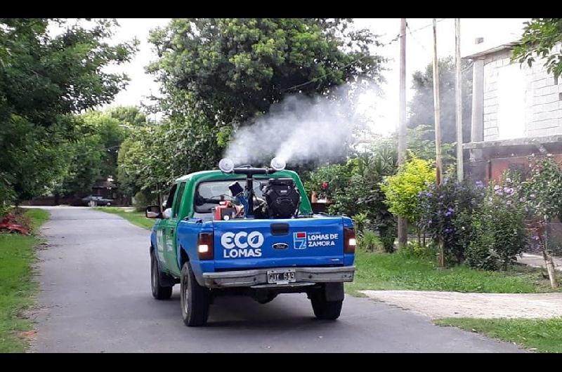 Continuacutean los operativos en los barrios para prevenir la aparicioacuten del dengue