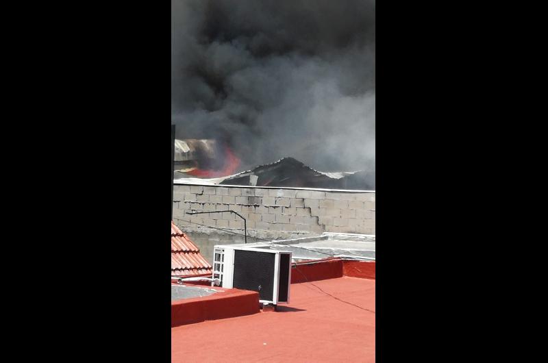 humo negro en Colombres y Olazaacutebal