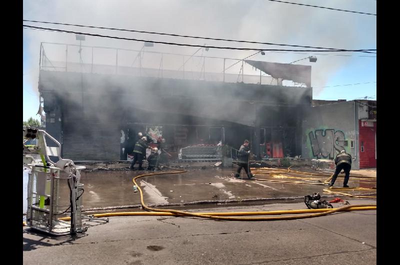 Las fotos y videos del incendio en Colombres al 1000