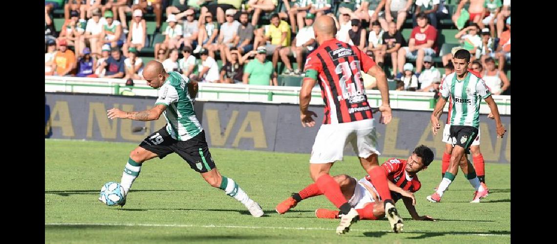 Banfield ante una prueba de caraacutecter en Santa Fe