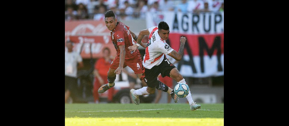 River se repuso a la roja ganoacute sin problemas y sigue puntero
