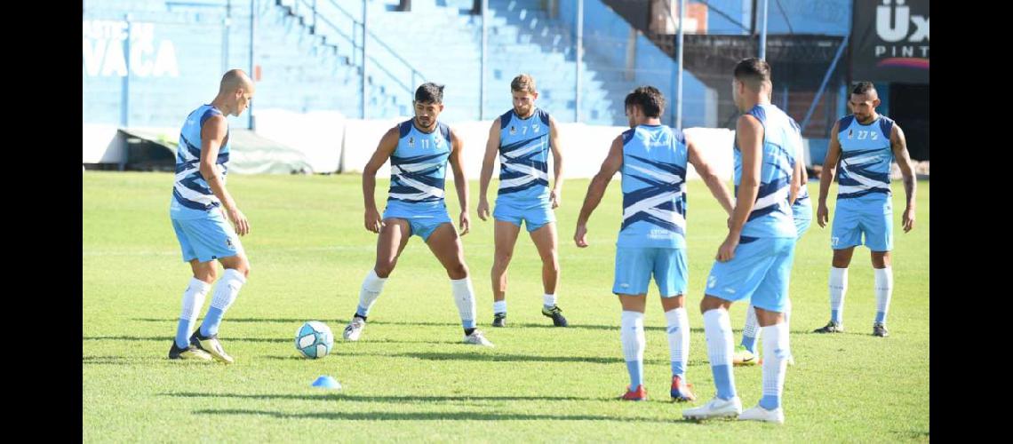 En Temperley Perazzo mantiene dudas para el debut