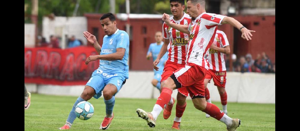 Ibaacutentildeez pide ldquono relajarserdquo para pelear por el ascenso