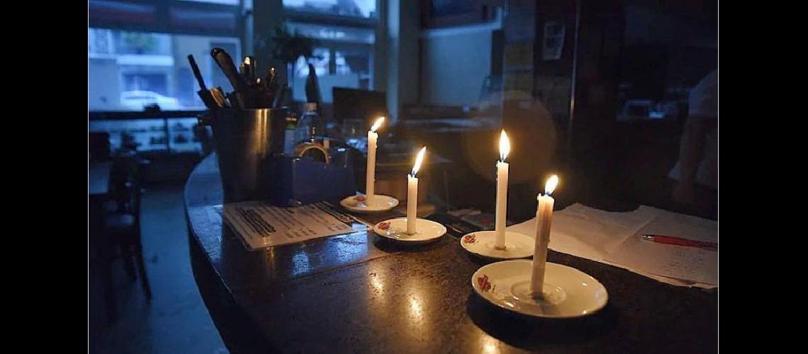 Hay maacutes de 16500 hogares sin luz en la zona Sur del Conurbano
