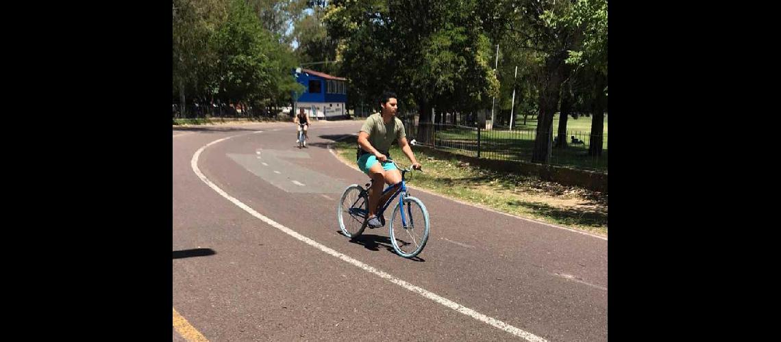 Maacutes vecinos se suman a los paseos gratuitos en las bicis del Municipio