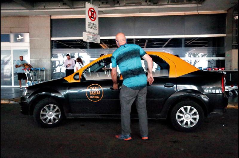 A partir de mantildeana viajar en taxi seraacute un 30-en-porciento- maacutes caro en la Ciudad de Buenos Aires