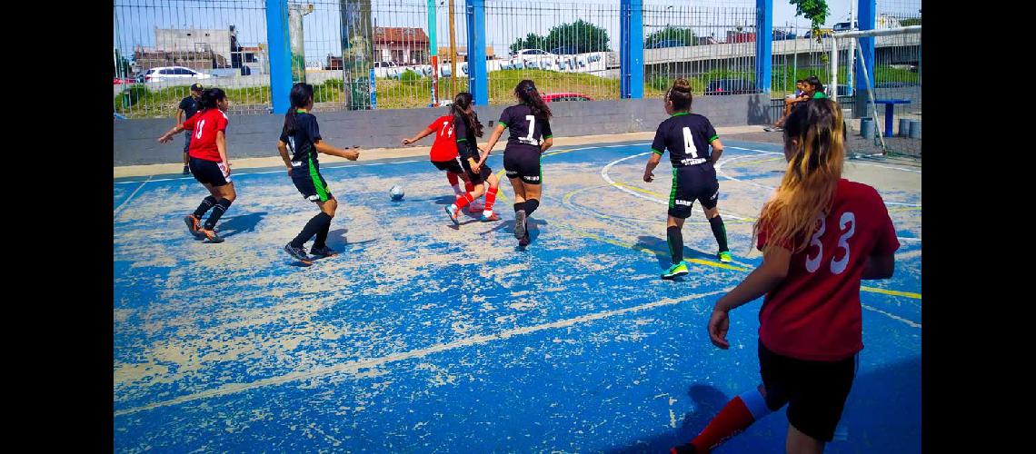 Maacutes de 2 mil chicas participaraacuten de la Liga Femenina de Fuacutetbol local