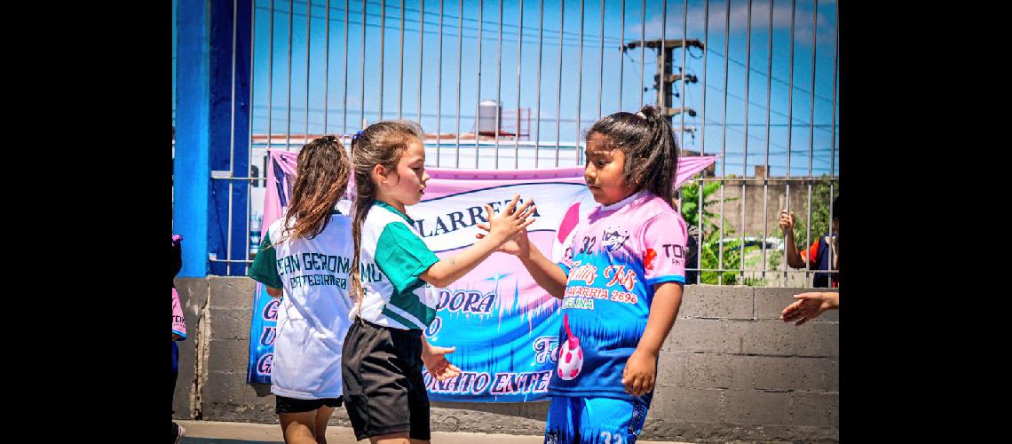 Maacutes de 2 mil chicas participaraacuten de la Liga Femenina de Fuacutetbol local