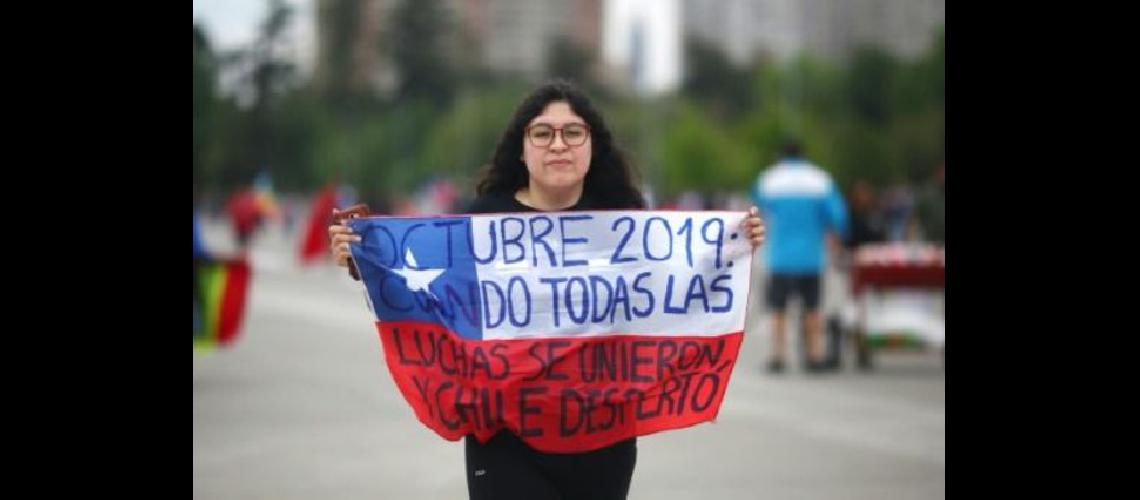 Los chilenos decidiraacuten si reforman o no su constitucioacuten