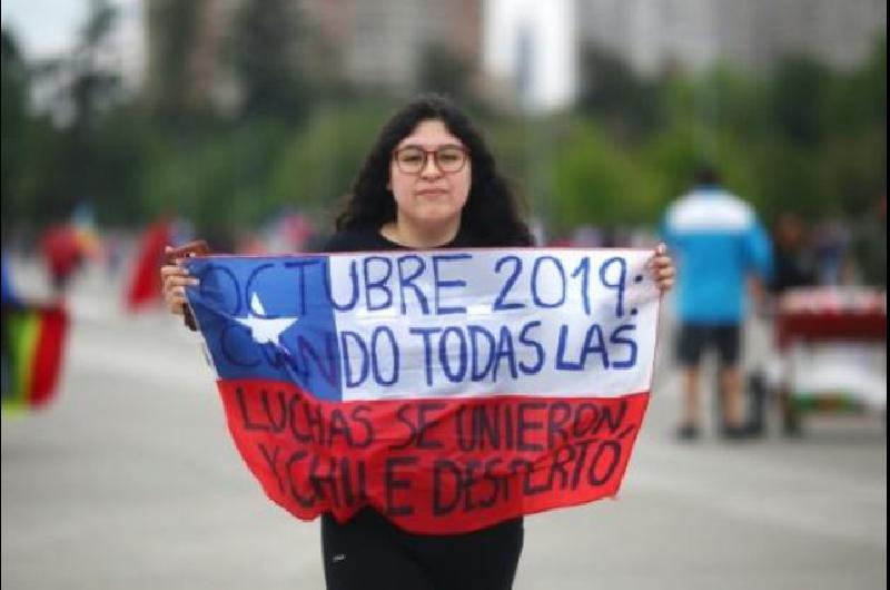 Los chilenos decidiraacuten si reforman o no su constitucioacuten