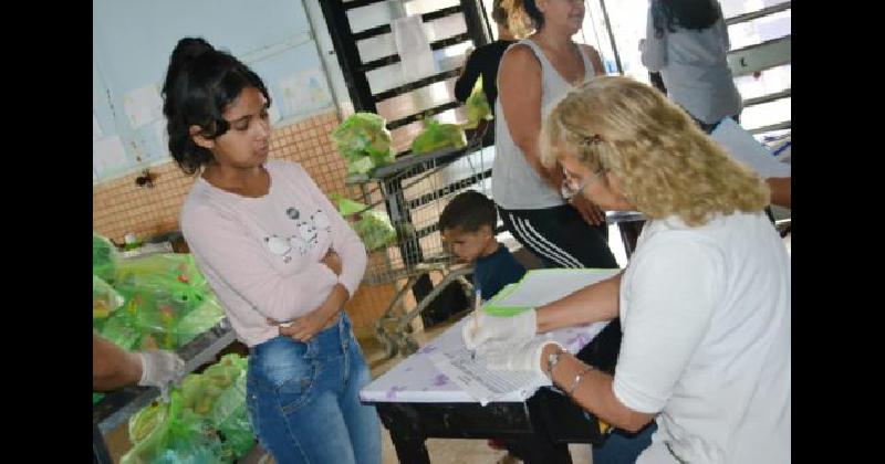 docentes y auxiliares repartieron los productos