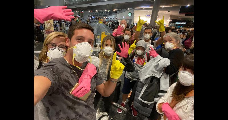 En Miami suberion al avioacuten sin inconvenientes pero sabiacutean que en Chile se habiacutea cancelado su vuelo 