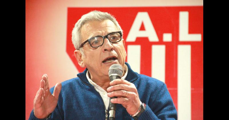 Viacutector Grosi cargoacute duro contra Salmeroacuten- ldquoBusca cinco minutos de famardquo