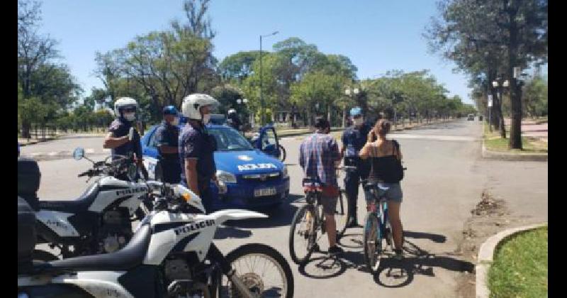 los policiacuteas tuvieron contacto fiacutesico con el individuo porque se resistioacute a ser detenido