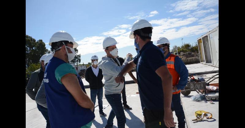 Instalan los moacutedulos y la estructura del nuevo Hospital de Emergencia de Lomas