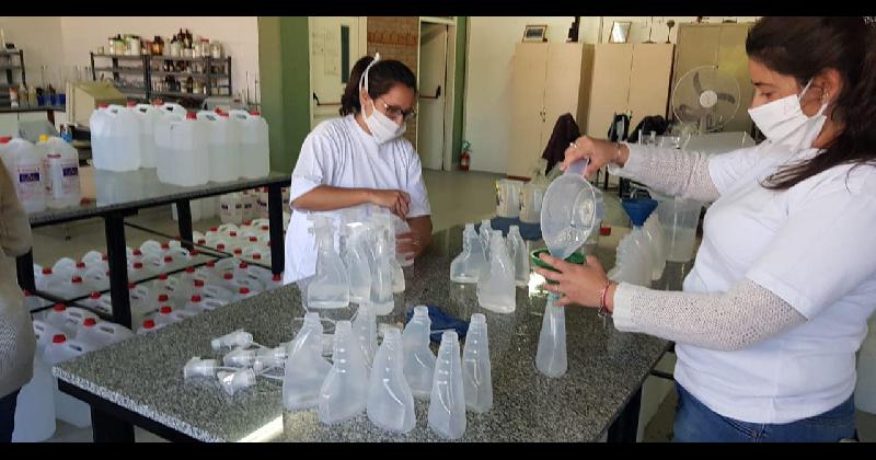 En la Teacutecnica Ndeg6 refuerzan la produccioacuten de alcohol y maacutescaras para enfrentar la pandemia