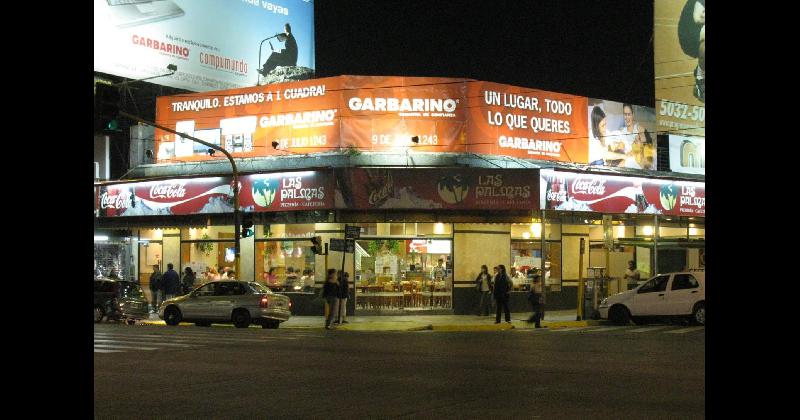 Los empleados de la pizzeriacutea Las Palmas preocupados porque no saben si van a cobrar sus sueldos