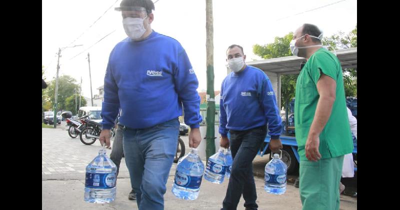 Una empresa donoacute bidones de agua a los hospitales Llavallol Alende y Gandulfo