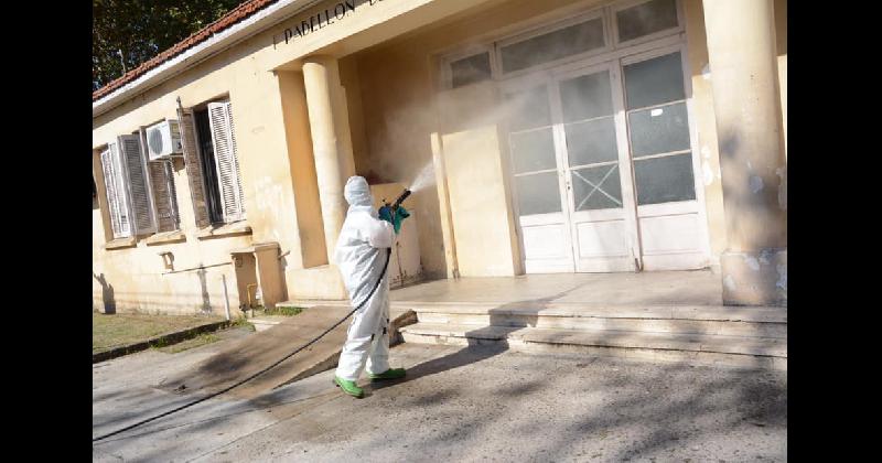 Siguen los operativos de desinfeccioacuten en todos los barrios de Lomas
