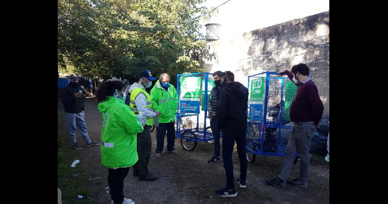 Eco Lomas- entregaron bicicarros a trabajadores de una cooperativa