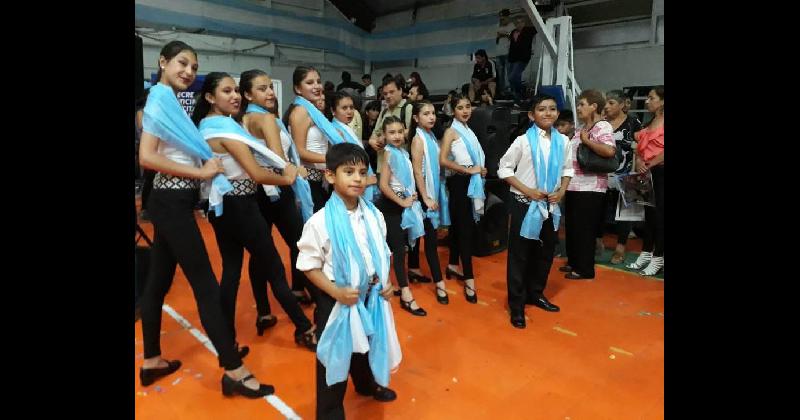 Cantantes y bailarines de Lomas preparan una gran pentildea virtual para celebrar el 25 de mayo