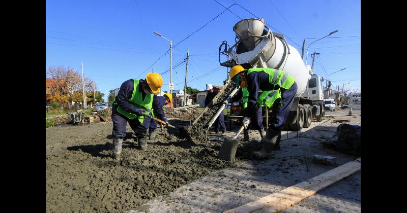 Se reactivaron las obras de pavimentacioacuten en las calles ubicadas al liacutemite de Lomas y Lanuacutes