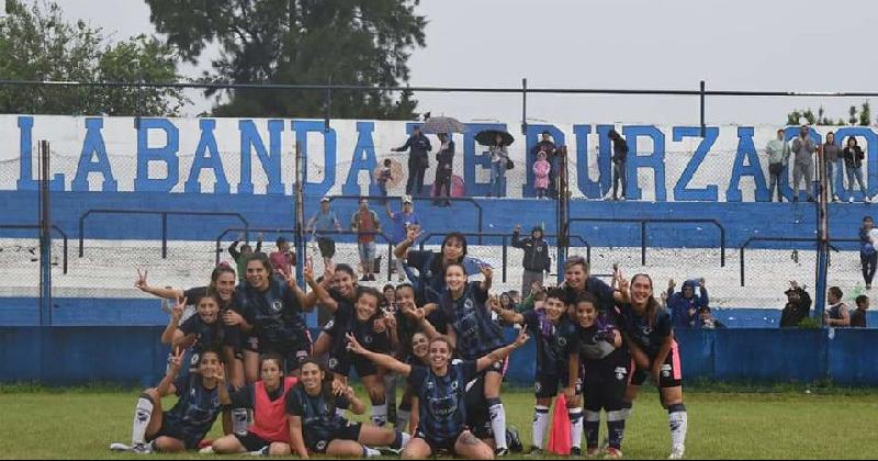 El Fuacutetbol Femenino de San Martiacuten de Burzaco festejoacute el aniversario de su regreso