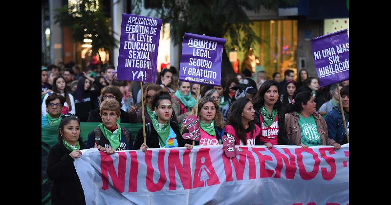 Desde los movimientos feministas pidieron esta tarde quotjusticia para Anahiacute Beniacutetez y tambieacuten para Marcos Bazaacutenquot
