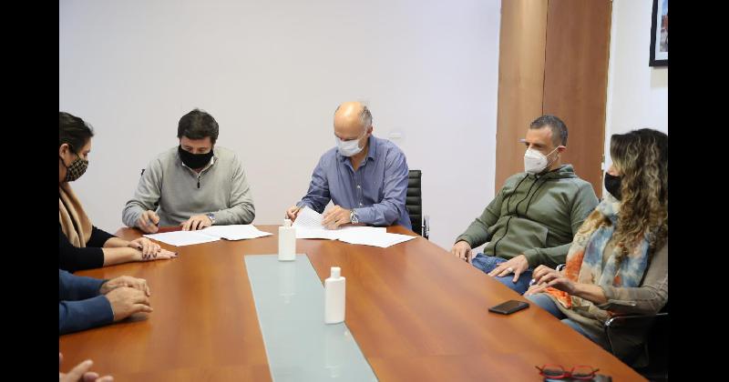 Grindetti y Arroyo firmaron un convenio para ayudar a los comedores barriales