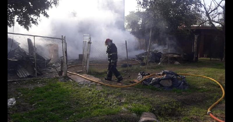 Una vecina de Burzaco perdioacute todo durante un incendio y su familia pide ayuda