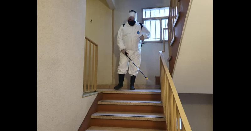 A pedido de los vecinos desinfectan gratis los edificios para evitar la propagacioacuten del Coronavirus