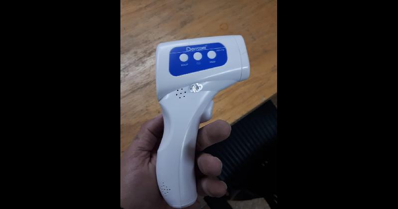 El termoacutemetro infrarrojo mide la temperatura corporal
