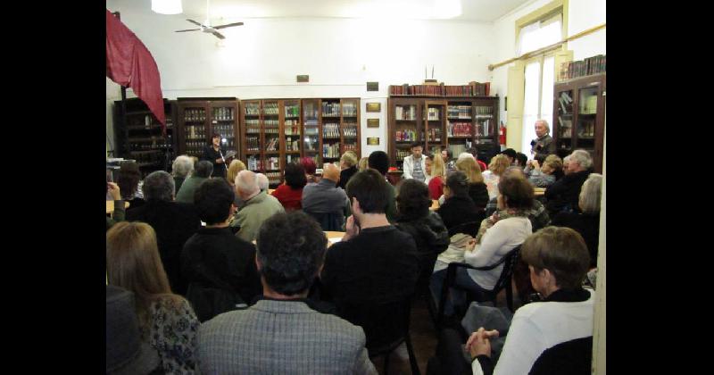 La Biblioteca Municipal Esteban Adrogueacute cumple 102 antildeos y lo celebra en un contexto muy especial