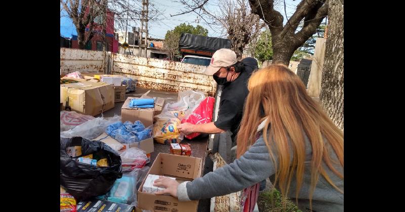 Voluntarios de la UNLa acercan donaciones a 90 familias de Lanuacutes