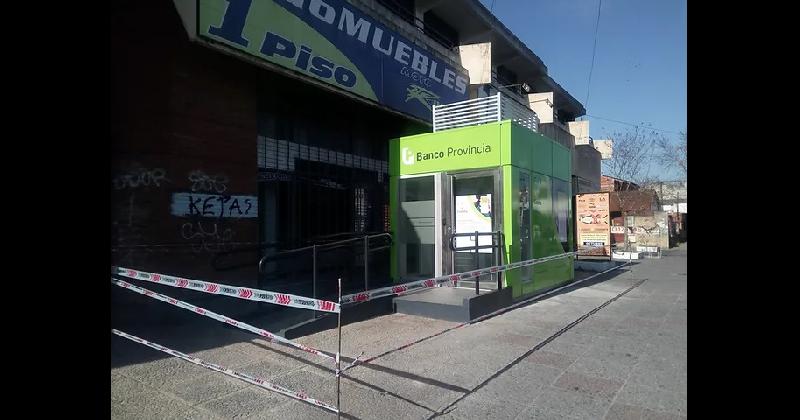Instalan dos cajeros automaacuteticos del Banco Provincia en El Jaguumlel