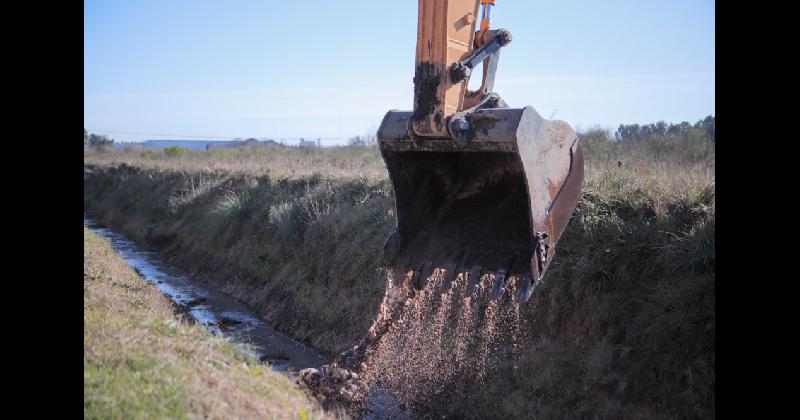 Lomas- incorporan maquinaria para intensificar la limpieza de los arroyos y evitar inundaciones