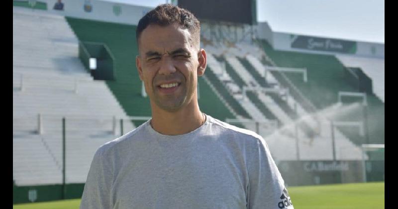 Pablo Velaacutezquez rescindiraacute su contrato con Banfield