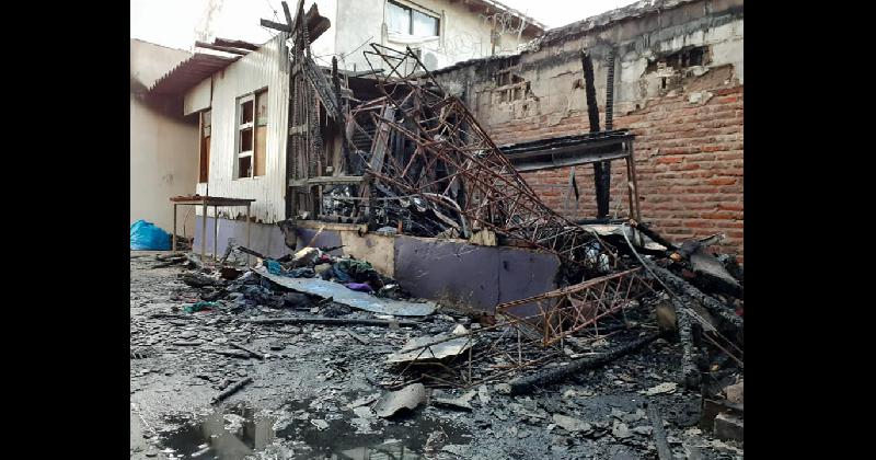 A maacutes de un mes del incendio los scouts de Santa Rosa de Lima avanzan con la reconstruccioacuten